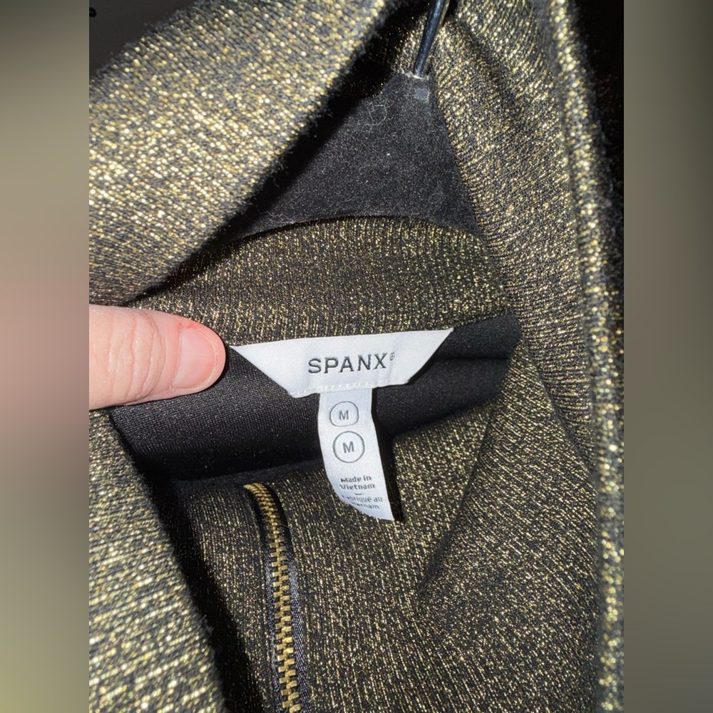 LIKE NEW SPANX Air Essentials Shimmer Set- Black and Gold - Picture 10 of 11